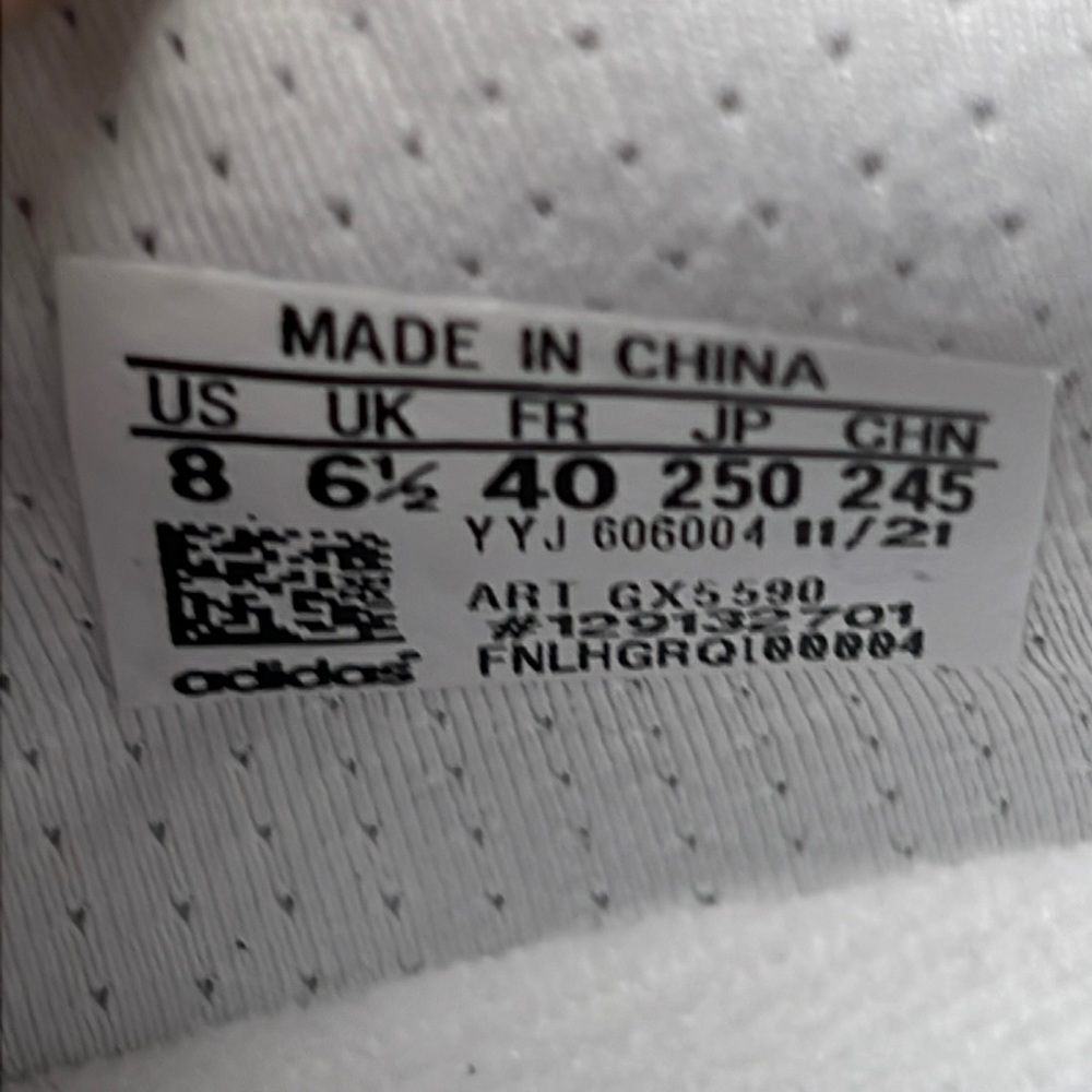 Adidas Ultraboost 22 Shoes - Picture 12 of 15